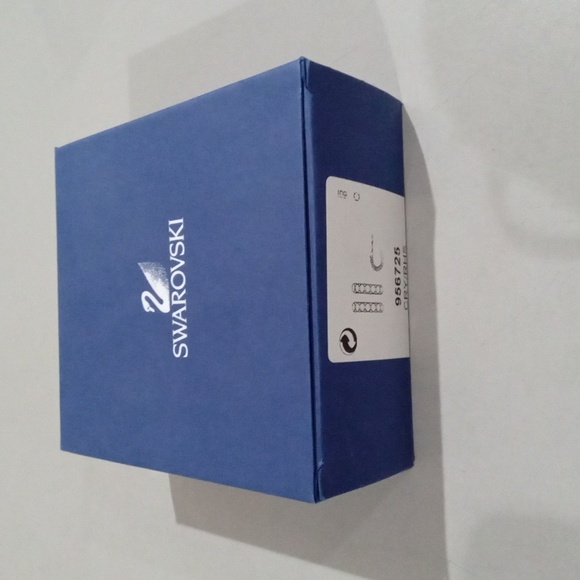 Swarovski crystal silver hoop earrings - Picture 5 of 6